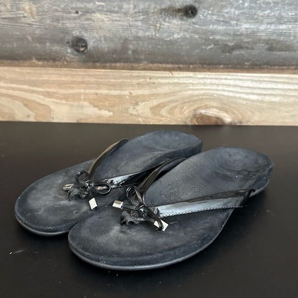 VIONIC Orthaheel Bella II Patent Black ORTHOTIC Flip Flop Sandal WOMEN'S Size 8 - Picture 1 of 9